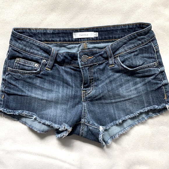 Aritzia Talula denim shorts sz 25 - Picture 2 of 4
